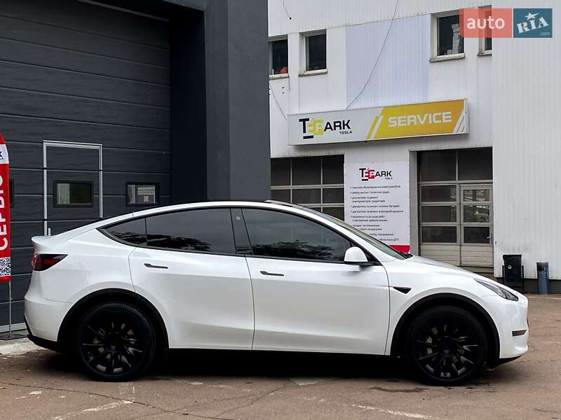 Внедорожник / Кроссовер Tesla Model Y 2023 в Киеве