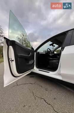 Внедорожник / Кроссовер Tesla Model Y 2021 в Киеве