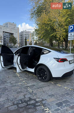 Позашляховик / Кросовер Tesla Model Y 2022 в 