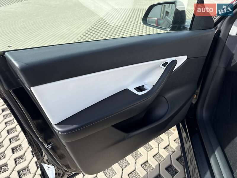 Внедорожник / Кроссовер Tesla Model Y 2022 в Луцке