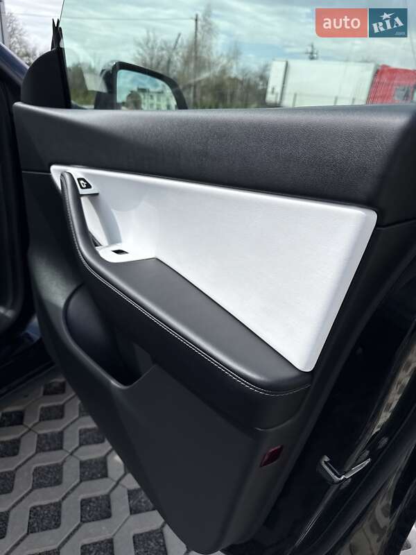 Внедорожник / Кроссовер Tesla Model Y 2022 в Луцке