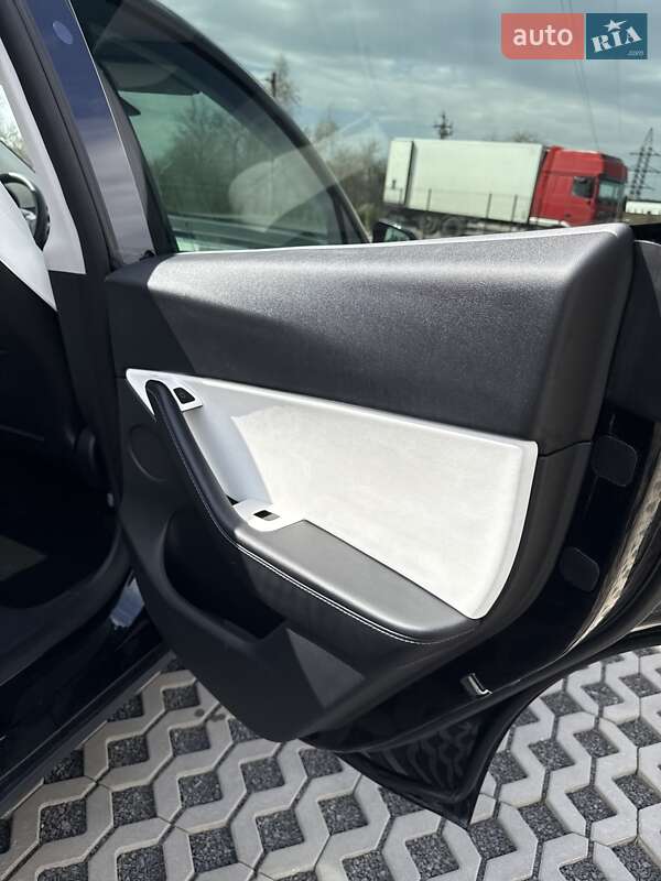 Внедорожник / Кроссовер Tesla Model Y 2022 в Луцке