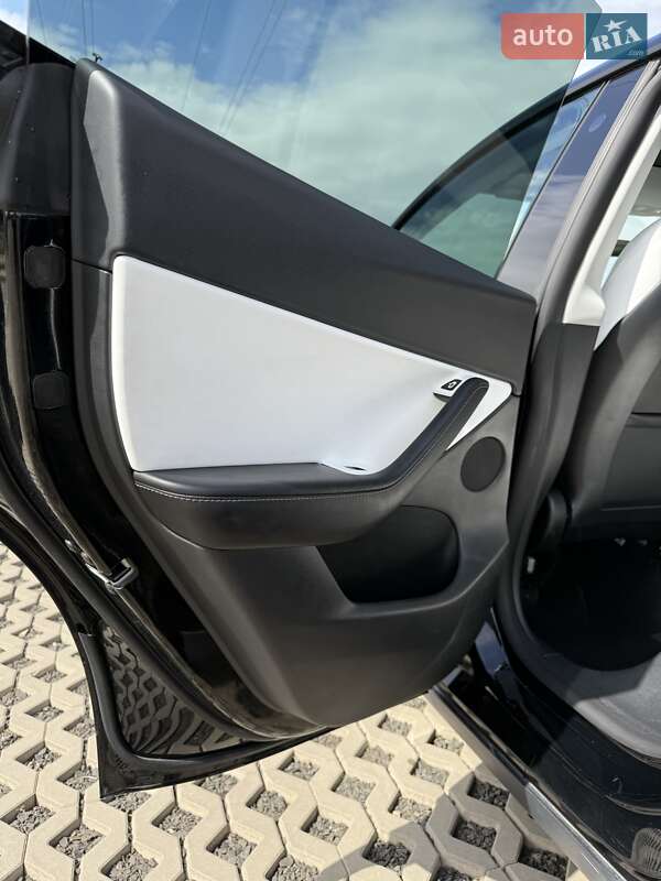 Внедорожник / Кроссовер Tesla Model Y 2022 в Луцке