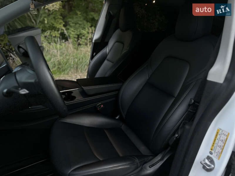 Позашляховик / Кросовер Tesla Model Y 2021 в Володимирі