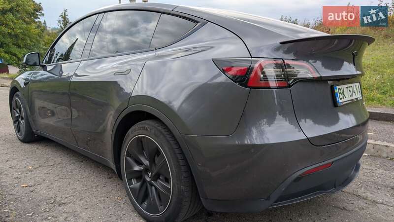 Внедорожник / Кроссовер Tesla Model Y 2021 в Ровно