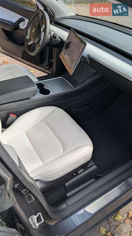 Внедорожник / Кроссовер Tesla Model Y 2021 в Ровно