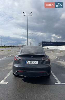 Позашляховик / Кросовер Tesla Model Y 2024 в 
