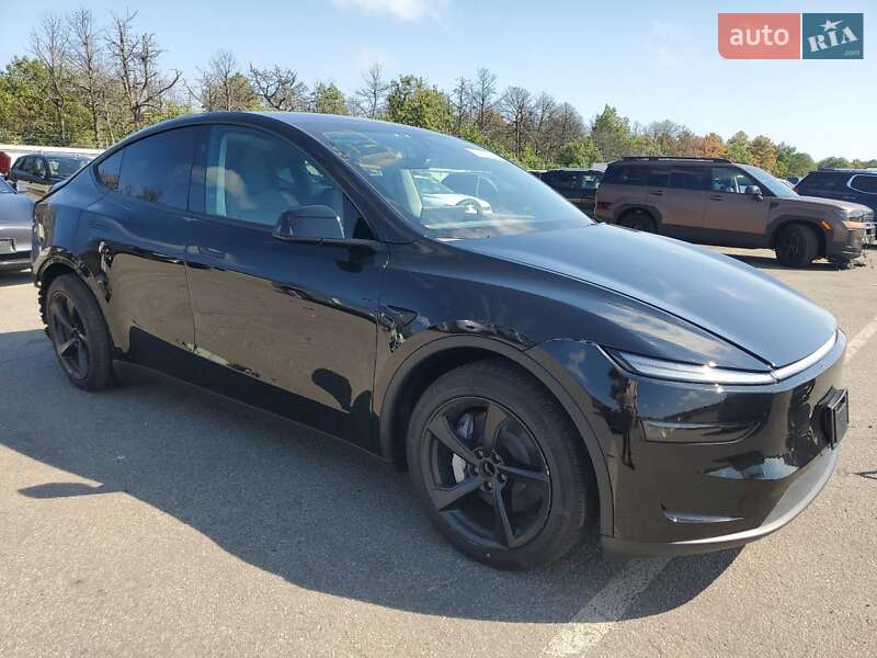 Tesla Model Y 2025