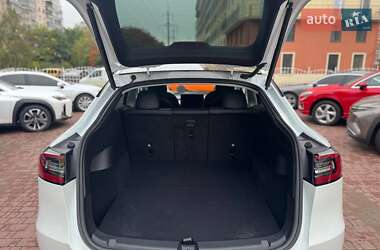 Позашляховик / Кросовер Tesla Model Y 2021 в 