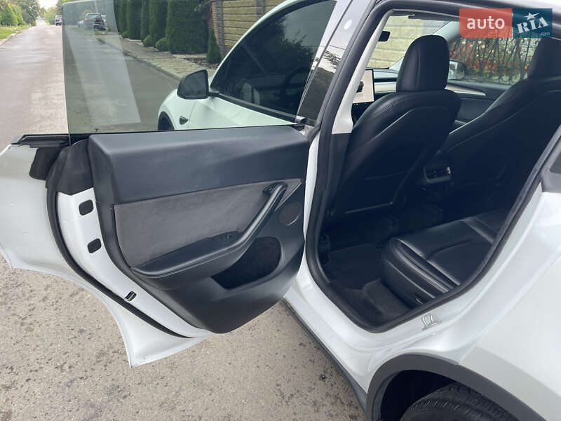 Внедорожник / Кроссовер Tesla Model Y 2023 в Луцке