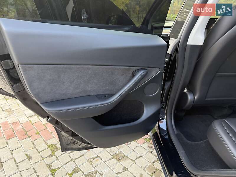 Позашляховик / Кросовер Tesla Model Y 2023 в Харкові