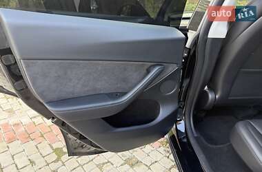 Позашляховик / Кросовер Tesla Model Y 2024 в 
