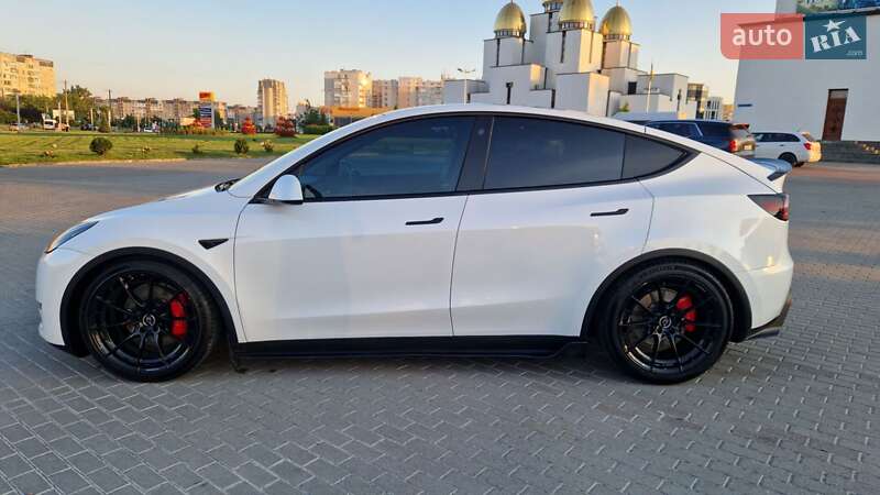 Позашляховик / Кросовер Tesla Model Y 2022 в Львові