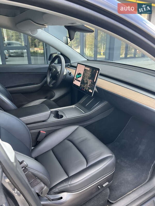 Позашляховик / Кросовер Tesla Model Y 2021 в Львові