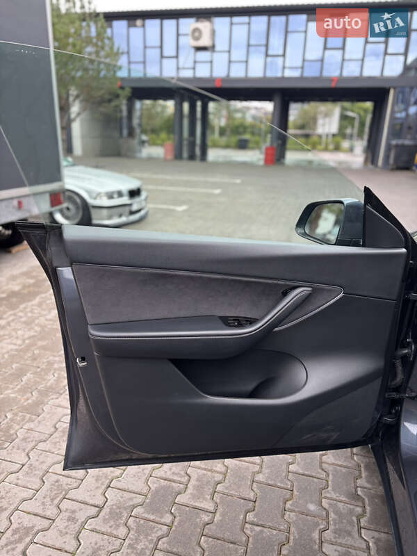 Позашляховик / Кросовер Tesla Model Y 2020 в Рівному