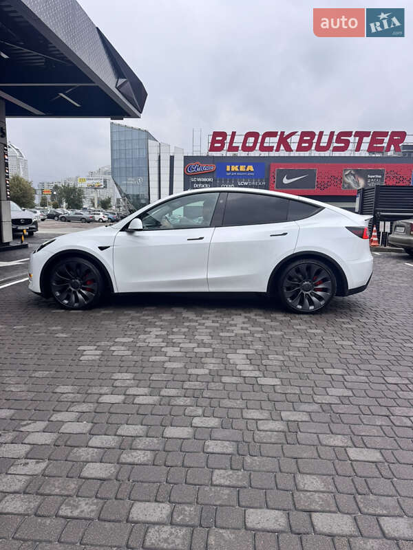 Позашляховик / Кросовер Tesla Model Y 2024 в Києві