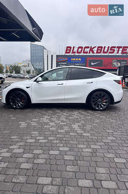 Позашляховик / Кросовер Tesla Model Y 2024 в 