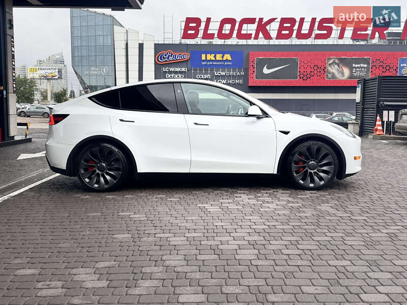 Позашляховик / Кросовер Tesla Model Y 2024 в Києві