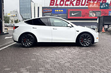 Позашляховик / Кросовер Tesla Model Y 2024 в 