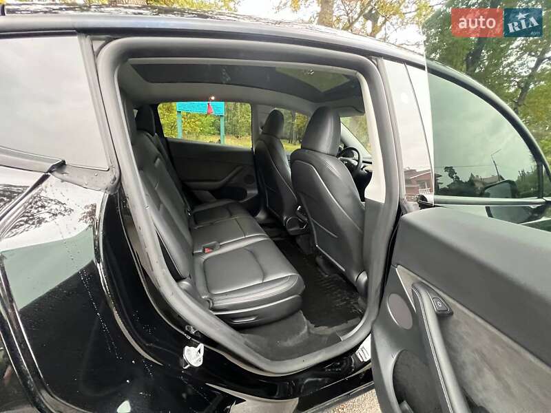 Позашляховик / Кросовер Tesla Model Y 2024 в Києві