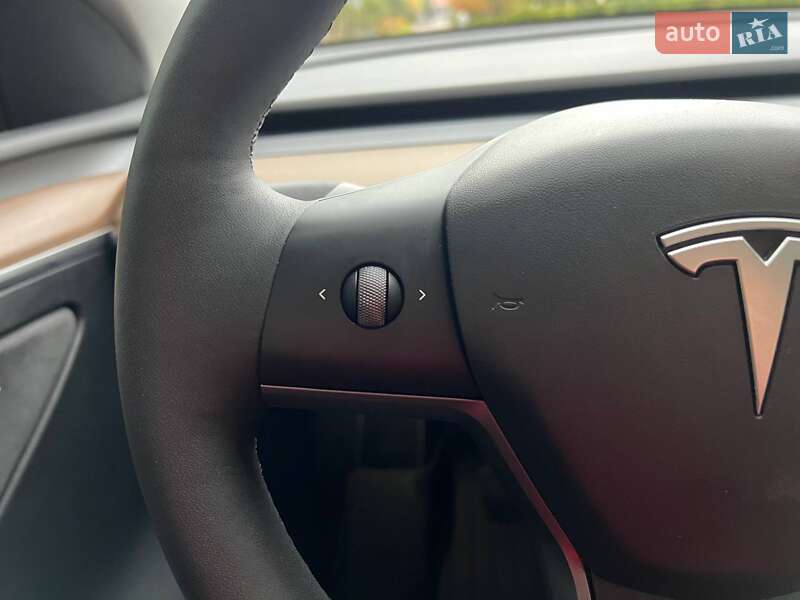 Позашляховик / Кросовер Tesla Model Y 2024 в Києві