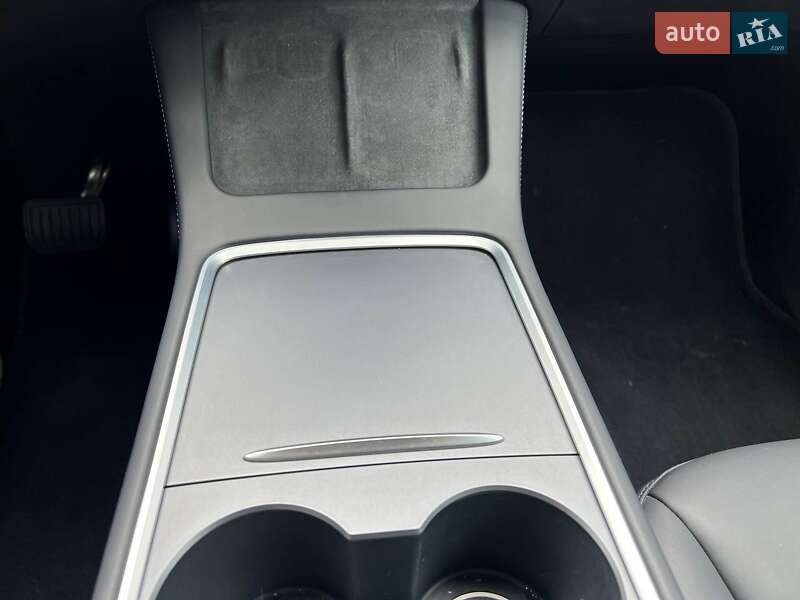 Позашляховик / Кросовер Tesla Model Y 2024 в Києві