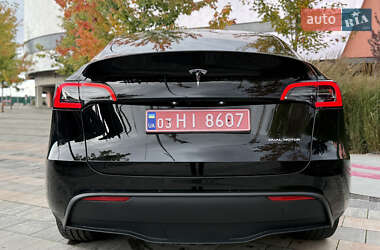 Позашляховик / Кросовер Tesla Model Y 2023 в 