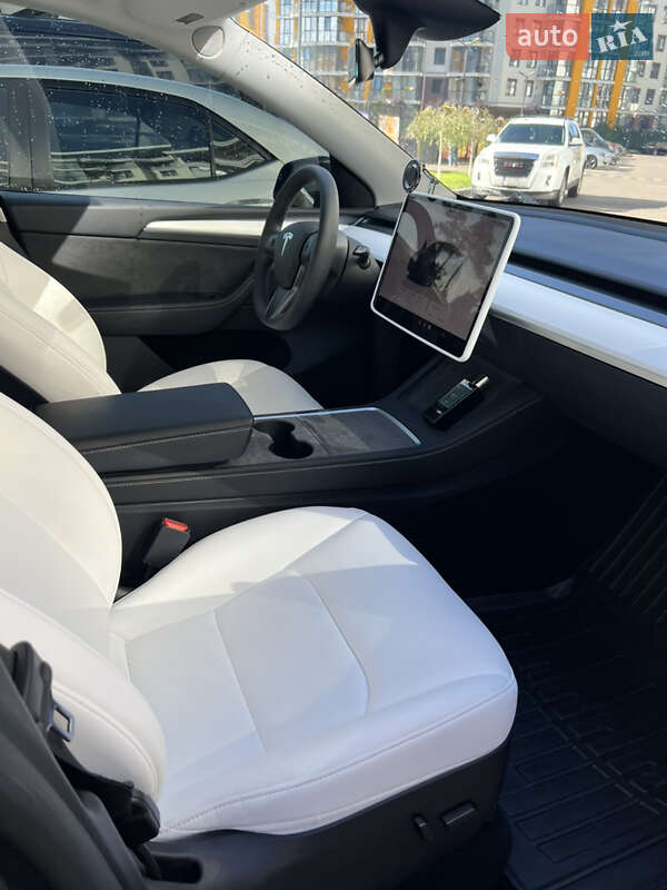 Позашляховик / Кросовер Tesla Model Y 2024 в Києві