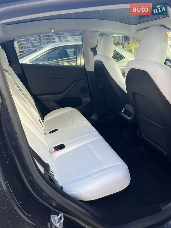 Позашляховик / Кросовер Tesla Model Y 2024 в Києві