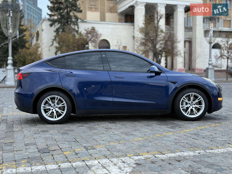 Позашляховик / Кросовер Tesla Model Y 2021 в Харкові