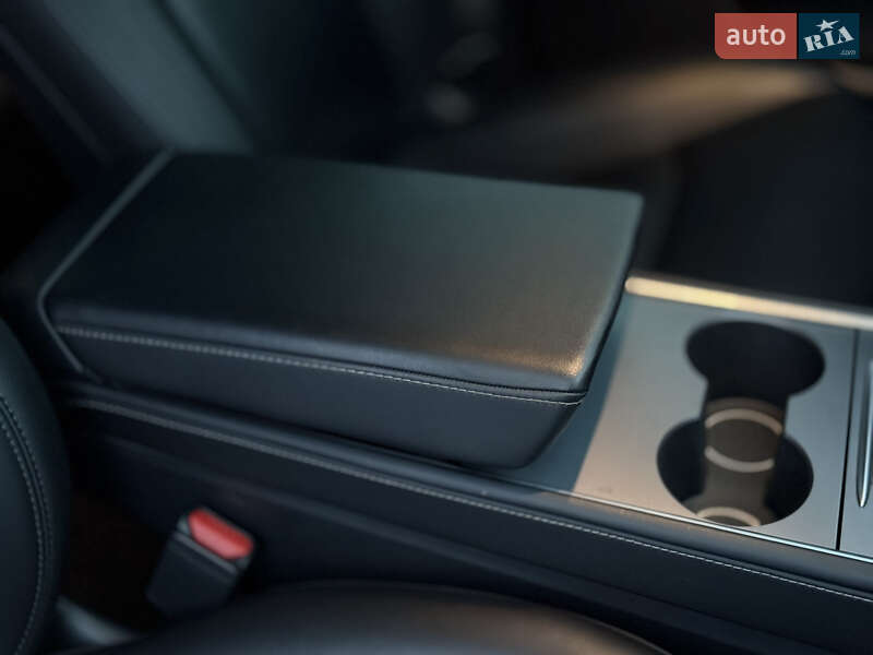 Позашляховик / Кросовер Tesla Model Y 2021 в Харкові