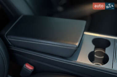 Внедорожник / Кроссовер Tesla Model Y 2021 в 