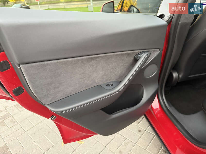 Позашляховик / Кросовер Tesla Model Y 2021 в Києві