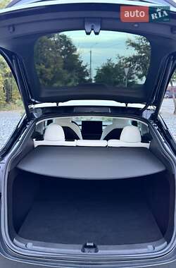 Позашляховик / Кросовер Tesla Model Y 2024 в 