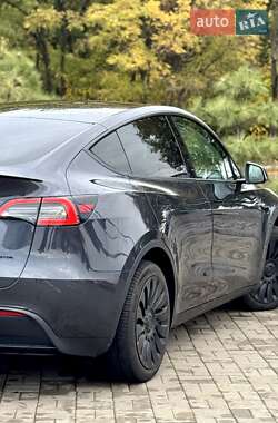 Позашляховик / Кросовер Tesla Model Y 2024 в 