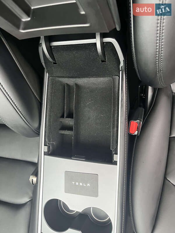 Позашляховик / Кросовер Tesla Model Y 2024 в Рівному