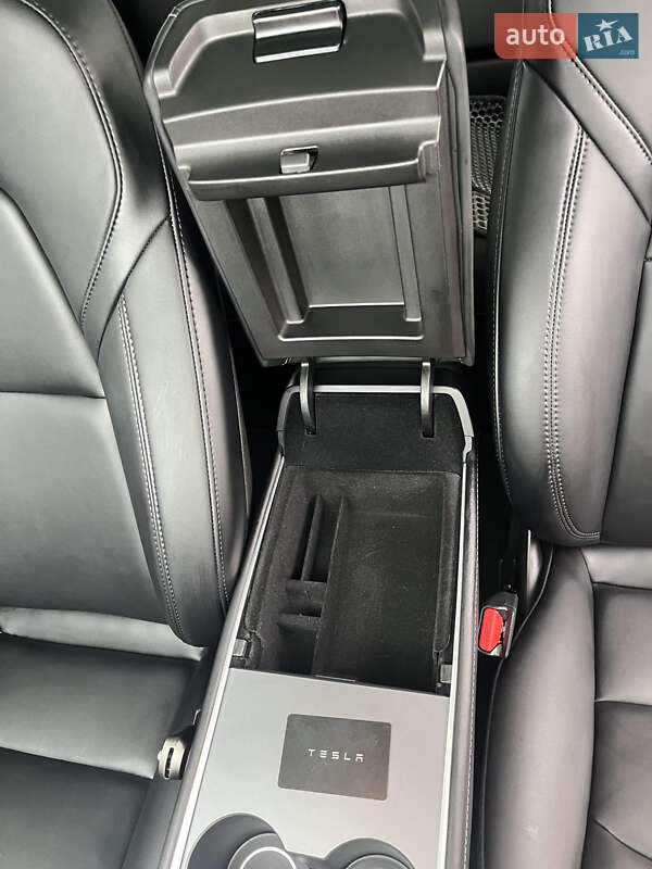 Позашляховик / Кросовер Tesla Model Y 2024 в Рівному