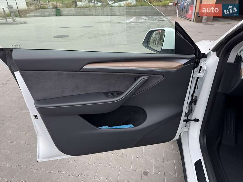 Позашляховик / Кросовер Tesla Model Y 2024 в Ірпені