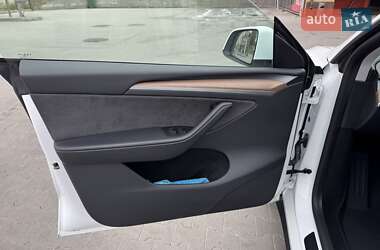 Позашляховик / Кросовер Tesla Model Y 2024 в 