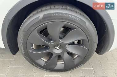 Позашляховик / Кросовер Tesla Model Y 2024 в 