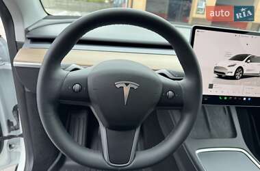 Позашляховик / Кросовер Tesla Model Y 2024 в 