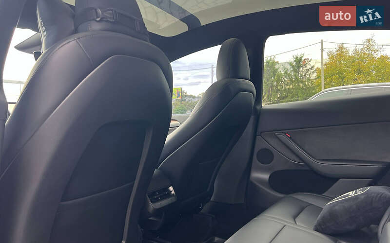Позашляховик / Кросовер Tesla Model Y 2023 в Івано-Франківську
