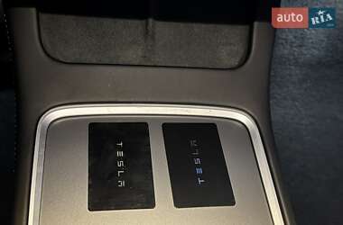 Позашляховик / Кросовер Tesla Model Y 2024 в 