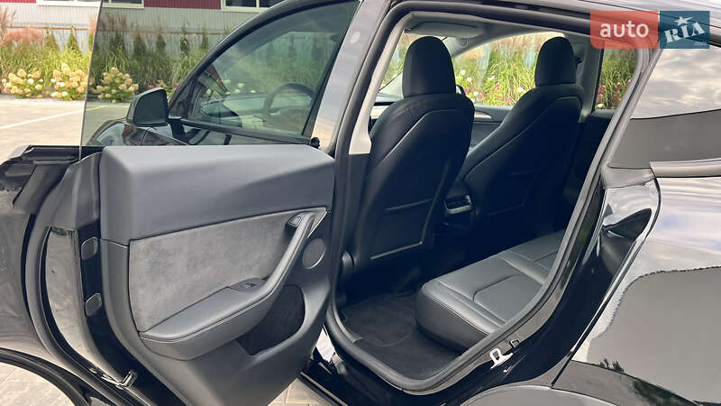Внедорожник / Кроссовер Tesla Model Y 2023 в Луцке