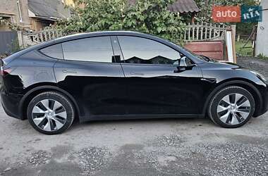 Седан Tesla Model Y 2022 в 