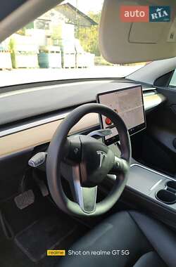 Позашляховик / Кросовер Tesla Model Y 2021 в  фото 14 Позашляховик / Кросовер Tesla Model Y 2021 в