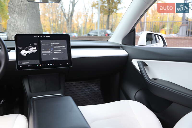 Позашляховик / Кросовер Tesla Model Y 2021 в Харкові фото 13 Позашляховик / Кросовер Tesla Model Y 2021 в Харкові