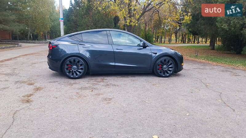 Внедорожник / Кроссовер Tesla Model Y 2024 в Харькове
