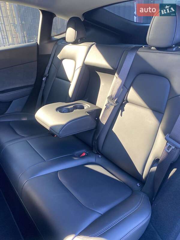 Позашляховик / Кросовер Tesla Model Y 2023 в Ужгороді