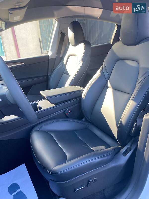 Позашляховик / Кросовер Tesla Model Y 2023 в Ужгороді